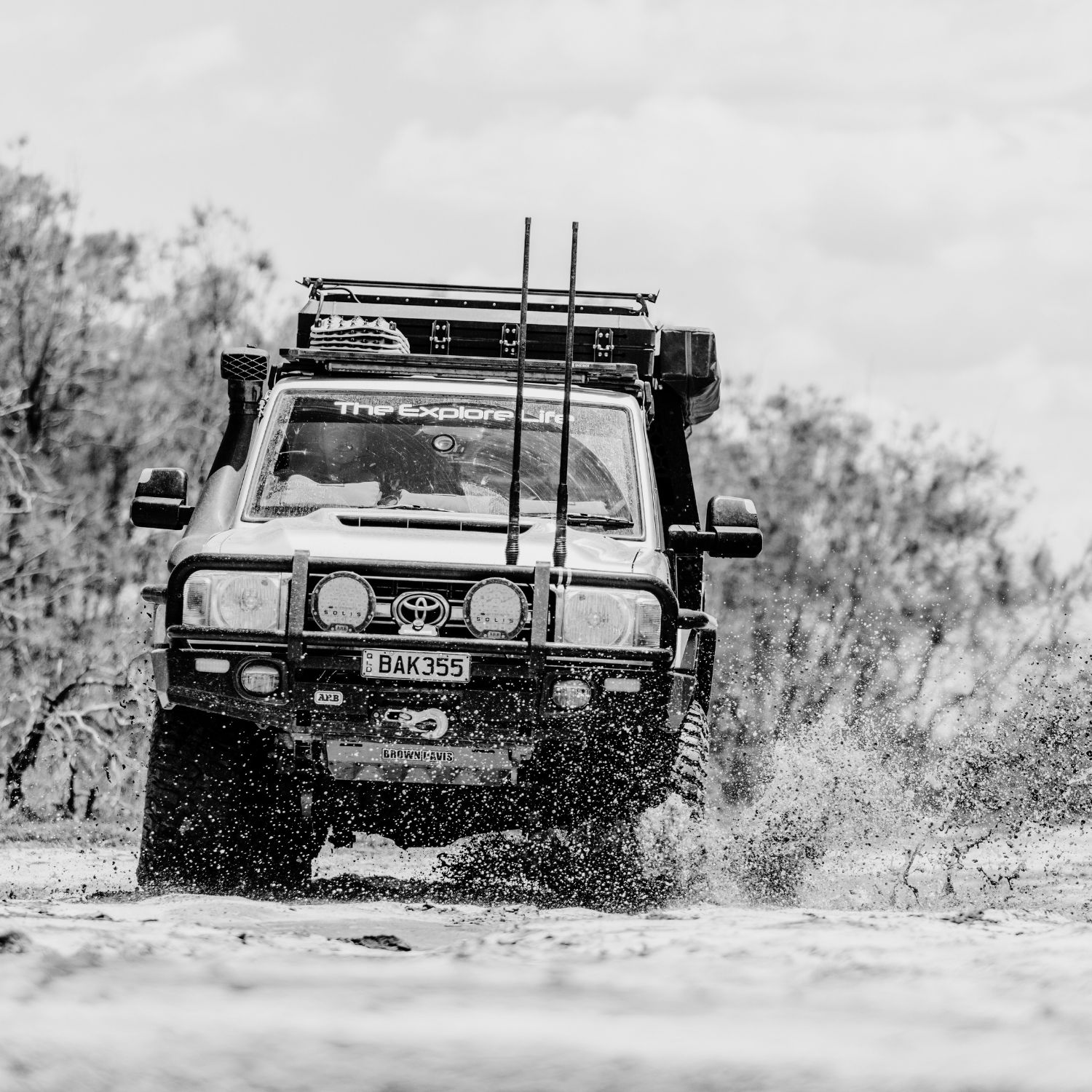 Earth 2 ocean comms vehicle