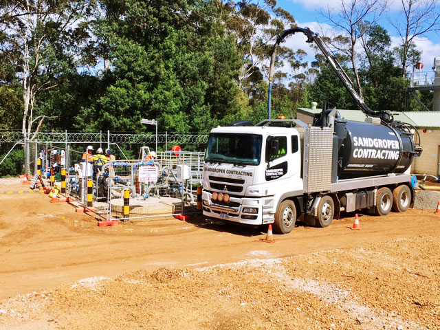 Waste Management Experts-Sandgroper Contracting Sandgroper contracting truck on site